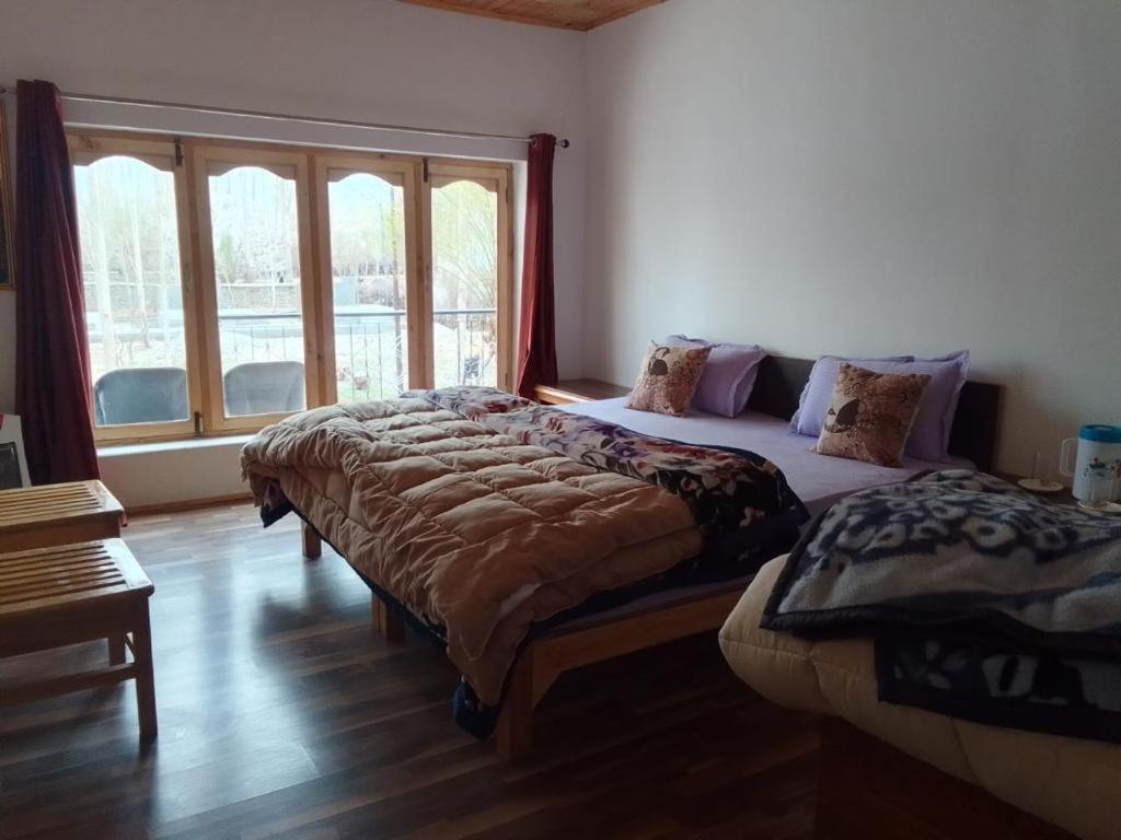 Sernang Homestay Hundar Exterior photo